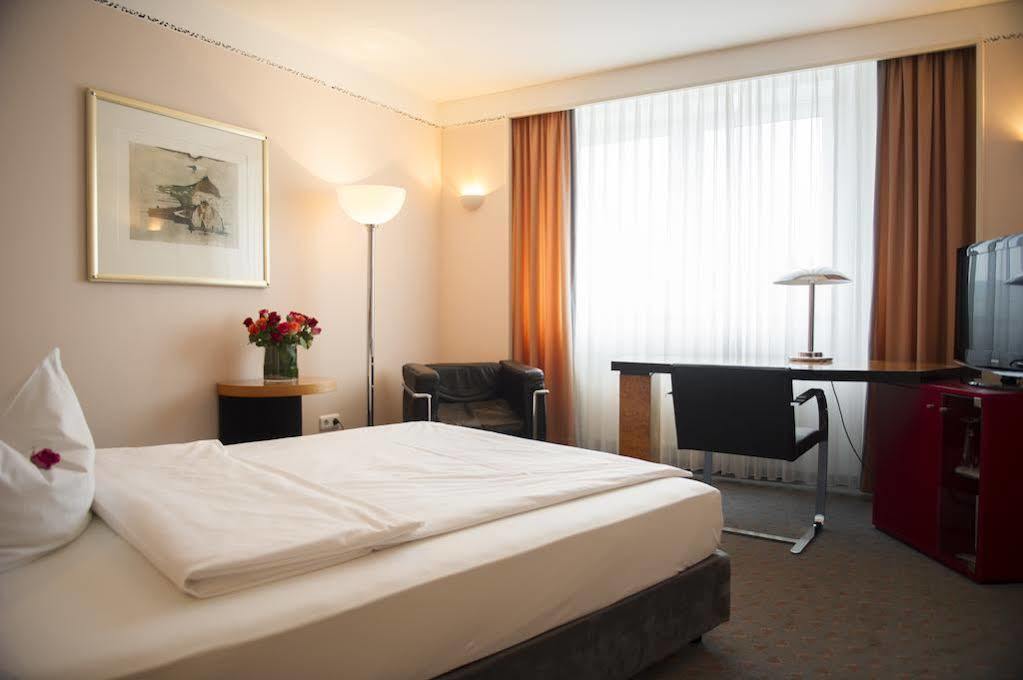 Parkhotel Schmid Adelsried Exterior foto